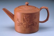 A collection of teapots (1650-1800) 9afa08497275571