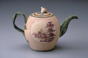 A collection of teapots (1650-1800) 9b8d9d497276176