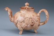 A collection of teapots (1650-1800) D63a77497275560