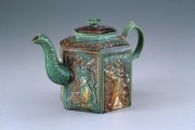 A collection of teapots (1650-1800) Dae17b497276169
