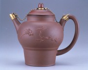 A collection of teapots (1650-1800) E264d7497275763