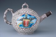 A collection of teapots (1650-1800) E346a9497275931