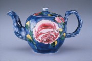 A collection of teapots (1650-1800) E78f2e497275581