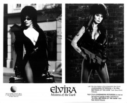 Эльвира: Повелительница тьмы / Elvira: Mistress of the Dark (Кассандра Петерсон, 1988) 56290f498875470