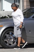 Куин Латифа (Queen Latifah) grabs a quick bite to eat at Au Fudge Restaurant in West Hollywood, 21.04.2016 (12xHQ) 143776500612991