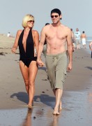 Дженни МакКарти, Джим Керри (Jim Carrey, Jenny McCarthy) Malibu Beach 2008.07.04 (15xHQ) 013f72500764897