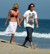 Дженни МакКарти, Джим Керри (Jim Carrey, Jenny McCarthy) with top bikini walking on the beach (10xHQ) A8e1f3500764800