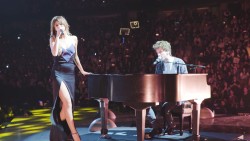 Selena Gomez - Charlie Puth - We Don't Talk Anymore (Revival Tour Live Version) 2016