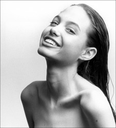  Анджелина Джоли (Angelina Jolie) - Philip Wong  Photoshoot 1991. (7xHQ) 2bb263502734143