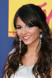 Victoria Justice - 2008 MTV Video Music Awards held at Paramount Pictures Studios in LA, 09/07/2008