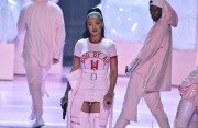 Рианна (Rihanna) MTV Video Music Awards in New York City, 28.08.2016 (27xHQ) 9b1725503766204