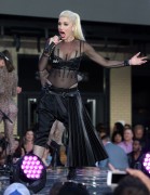 Гвен Стефани (Gwen Stefani) performs at Samsung’s celebration of A Galaxy of Possibility and unveiling of Gear Fit2 and Gear IconX in New York City, 02.06.2016 (28xHQ) 9b9eb0503764930
