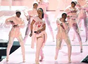 Рианна (Rihanna) MTV Video Music Awards in New York City, 28.08.2016 (27xHQ) A4c722503766161