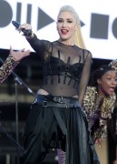Гвен Стефани (Gwen Stefani) performs at Samsung’s celebration of A Galaxy of Possibility and unveiling of Gear Fit2 and Gear IconX in New York City, 02.06.2016 (28xHQ) Dac627503764824