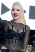 Гвен Стефани (Gwen Stefani) performs at Samsung’s celebration of A Galaxy of Possibility and unveiling of Gear Fit2 and Gear IconX in New York City, 02.06.2016 (28xHQ) E0a60e503764863
