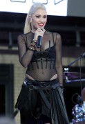 Гвен Стефани (Gwen Stefani) performs at Samsung’s celebration of A Galaxy of Possibility and unveiling of Gear Fit2 and Gear IconX in New York City, 02.06.2016 (28xHQ) F7f294503764852
