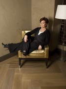 Шэрон Осборн (Sharon Osbourne) фото Michael Sofronski, Лондон, 19 марта 2009 - 13xHQ 1b78ce503771773