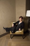 Шэрон Осборн (Sharon Osbourne) фото Michael Sofronski, Лондон, 19 марта 2009 - 13xHQ 5ea933503771784