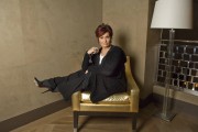 Шэрон Осборн (Sharon Osbourne) фото Michael Sofronski, Лондон, 19 марта 2009 - 13xHQ Fa8e1a503771775