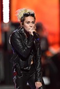 Майли Сайрус (Miley Cyrus) Performing with Billy Idol at the 2016 iHeartRadio Music Festival in Las Vegas, 23.09.2016 (81xHQ) Dd9744506979867