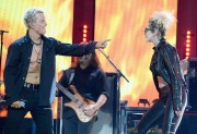 Майли Сайрус (Miley Cyrus) Performing with Billy Idol at the 2016 iHeartRadio Music Festival in Las Vegas, 23.09.2016 (81xHQ) 1e88c8506981319