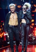 Майли Сайрус (Miley Cyrus) Performing with Billy Idol at the 2016 iHeartRadio Music Festival in Las Vegas, 23.09.2016 (81xHQ) 56ab70506980823