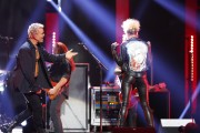Майли Сайрус (Miley Cyrus) Performing with Billy Idol at the 2016 iHeartRadio Music Festival in Las Vegas, 23.09.2016 (81xHQ) 5e09c7506980501