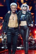 Майли Сайрус (Miley Cyrus) Performing with Billy Idol at the 2016 iHeartRadio Music Festival in Las Vegas, 23.09.2016 (81xHQ) A209d6506980702