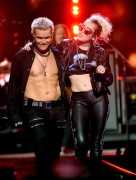 Майли Сайрус (Miley Cyrus) Performing with Billy Idol at the 2016 iHeartRadio Music Festival in Las Vegas, 23.09.2016 (81xHQ) C2d018506980703