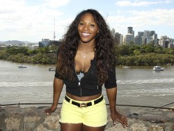 Серена Уильямс (Serena Williams) - Photo Session @ the Brisbane International Tournament in Brisbane January 1-2012 (9xHQ) E5040d508169525