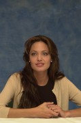 Анджелина Джоли (Angelina Jolie) Beyond Borders press conference (2003) 2e92a6508458318
