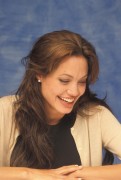 Анджелина Джоли (Angelina Jolie) Beyond Borders press conference (2003) 8defef508458176