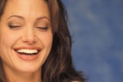 Анджелина Джоли (Angelina Jolie) Beyond Borders press conference (2003) Da9249508458212
