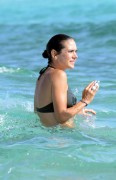Дженнифер Коннелли (Jennifer Connelly) Seen on the beach in Formentera, 18.08.2016 - 41xHQ 1fb132510997305