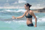 Дженнифер Коннелли (Jennifer Connelly) Seen on the beach in Formentera, 18.08.2016 - 41xHQ 651aef510997132