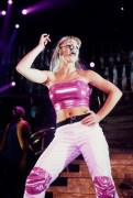 Бритни Спирс (Britney Spears) Concert in Universal City 1999 - 48xHQ A8dd9b510996481