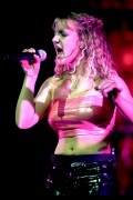 Бритни Спирс (Britney Spears) Concert in Universal City 1999 - 48xHQ B671a7510996714