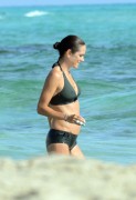 Дженнифер Коннелли (Jennifer Connelly) Seen on the beach in Formentera, 18.08.2016 - 41xHQ E7cef0510997261