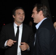 Марк Руффало (Mark Ruffalo) Los Angeles Premiere of Reservation Road held at the Academy of Motion Pictures Arts and Sciences in Beverly Hills, 18.10.2007 - 37xHQ 315f35512946591