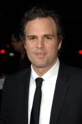 Марк Руффало (Mark Ruffalo) Los Angeles Premiere of Reservation Road held at the Academy of Motion Pictures Arts and Sciences in Beverly Hills, 18.10.2007 - 37xHQ 64767d512946542