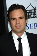 Марк Руффало (Mark Ruffalo) Los Angeles Premiere of Reservation Road held at the Academy of Motion Pictures Arts and Sciences in Beverly Hills, 18.10.2007 - 37xHQ 82f653512946492