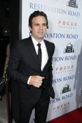 Марк Руффало (Mark Ruffalo) Los Angeles Premiere of Reservation Road held at the Academy of Motion Pictures Arts and Sciences in Beverly Hills, 18.10.2007 - 37xHQ D2da05512946511