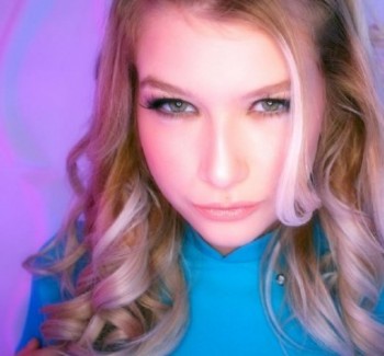 Arya Faye - Swallow Salon (2016) 720p Arya Faye - Swallow Salon (2016) 720p