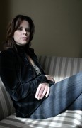 Нив Кэмпбелл (Neve Campbell) Jeff Vespa - 'When Will I Be Loved' Portraits, 10.09.2004 - 18xHQ 03d427517453720