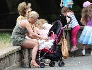 Джери Холливелл, Блюбелл (Geri Halliwell, Bluebell) visits London Zoo with her daughter Bluebell Madonna and her mother at London Zoo on July 21, 2010 in London, England - 9xHQ 1d9f8f517898659