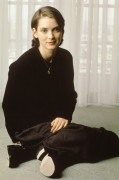 Вайнона Райдер (Winona Ryder) фотограф Rob Brown, 1994 - 3xHQ 6679ce518050332