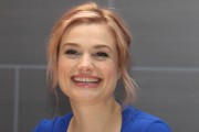 Элисон Судол (Alison Sudol) 'Fantastic Beasts And Where To Find Them' Press Conference (New York, 06.11.2016) 0a54b7518204741