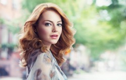 Эмма Стоун (Emma Stone) фото Poses for Revlon (3xНQ) F53380518593569