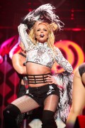 Бритни Спирс (Britney Spears) Performing At 102.7 KIIS FM's Jingle Ball In Los Angeles, 02.12.2016 - 149xHQ 6368b8518667801