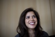 Америка Феррера (America Ferrera) Portrait Session at The Four Seasons Hotel, Los Angeles, 02.21.2010 - 6xHQ C5c477518662026